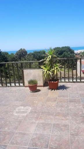 2 bedrooms appartement with sea view furnished terrace and wifi at Scoglitti 1 km away from the beach